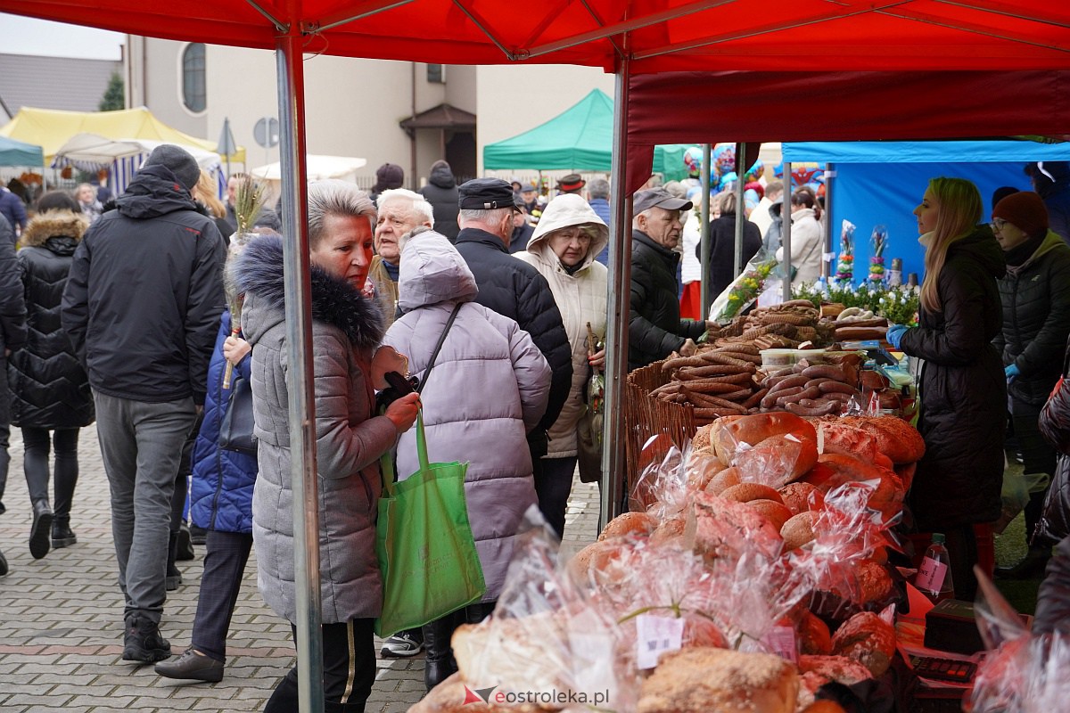 Niedzieli Palmowej w Łysych - kiermasz [02.04.2023] - zdjęcie #6 - eOstroleka.pl