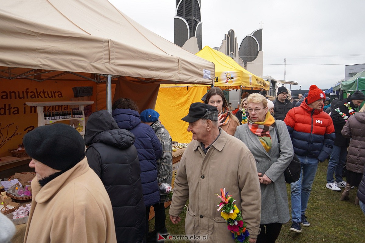 Niedzieli Palmowej w Łysych - kiermasz [02.04.2023] - zdjęcie #35 - eOstroleka.pl