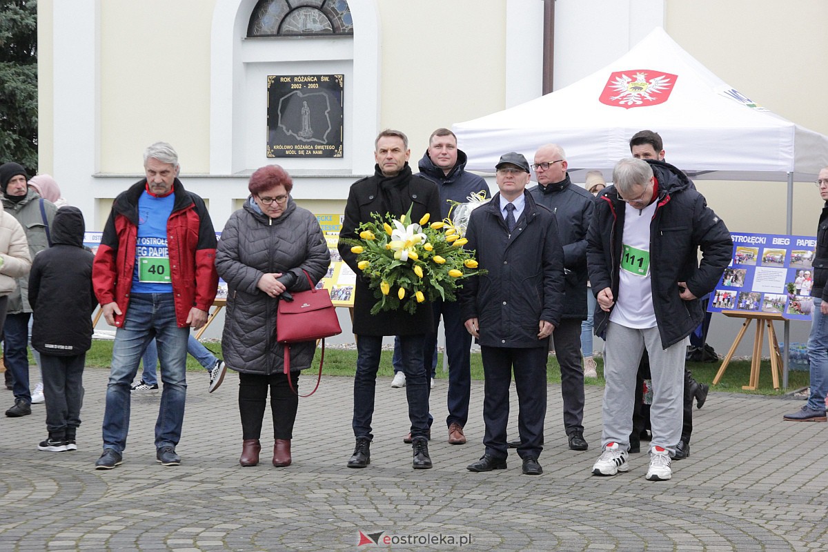 Samorządowcy z Ostrołęki w hołdzie Papieżowi Polakowi [02.04.2023] - zdjęcie #17 - eOstroleka.pl