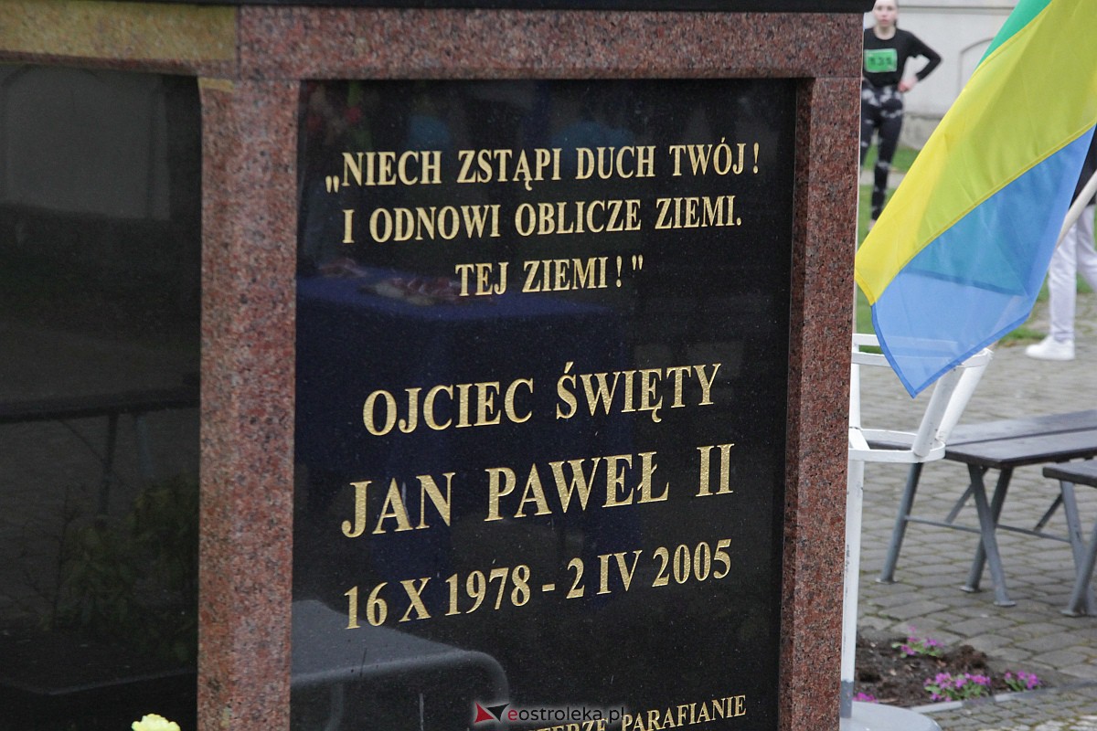 Samorządowcy z Ostrołęki w hołdzie Papieżowi Polakowi [02.04.2023] - zdjęcie #10 - eOstroleka.pl