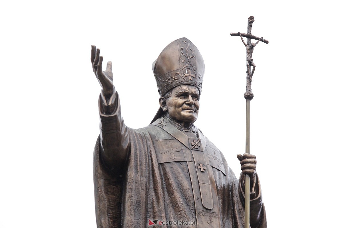 Samorządowcy z Ostrołęki w hołdzie Papieżowi Polakowi [02.04.2023] - zdjęcie #9 - eOstroleka.pl