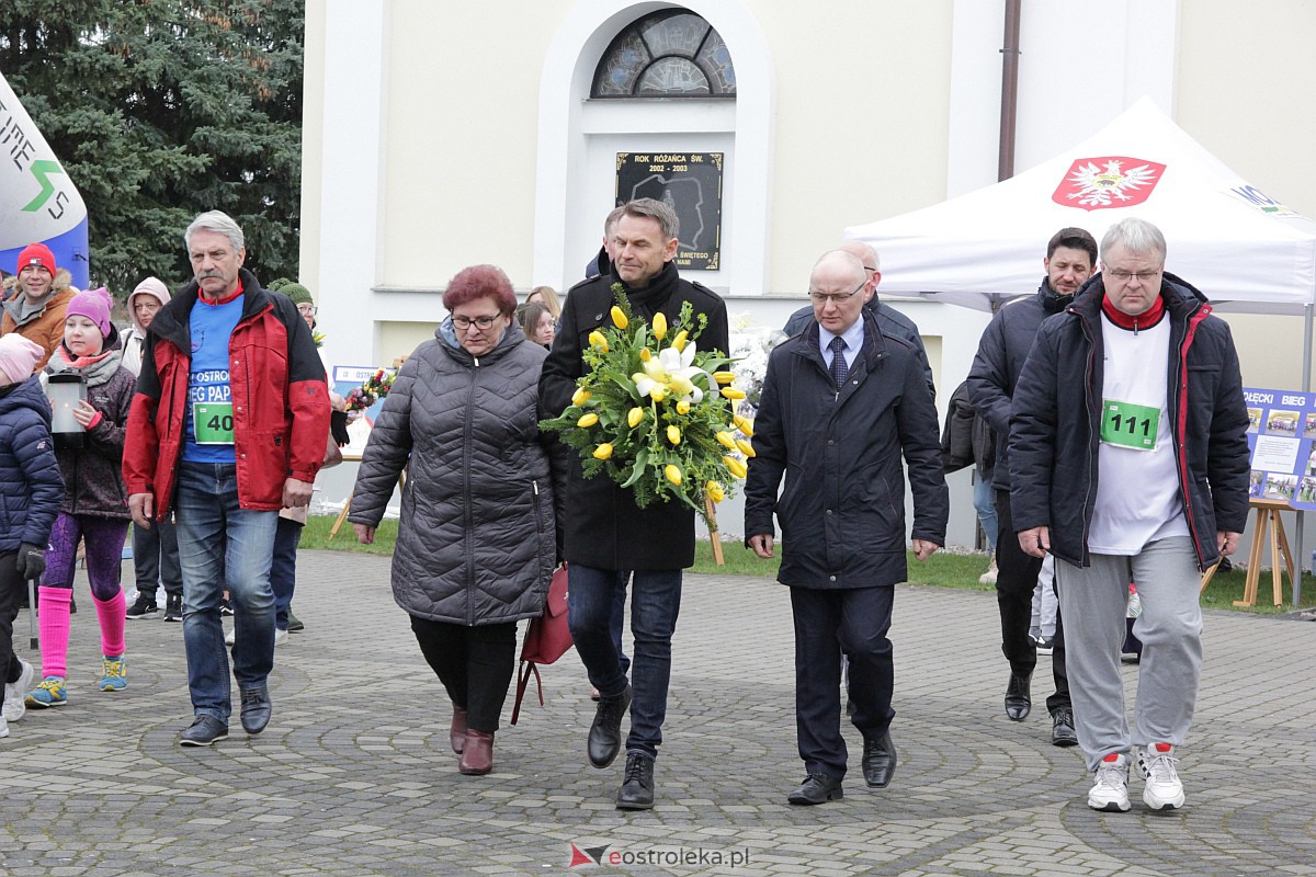 Samorządowcy z Ostrołęki w hołdzie Papieżowi Polakowi [02.04.2023] - zdjęcie #8 - eOstroleka.pl