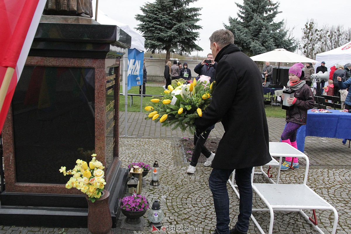 Samorządowcy z Ostrołęki w hołdzie Papieżowi Polakowi [02.04.2023] - zdjęcie #5 - eOstroleka.pl