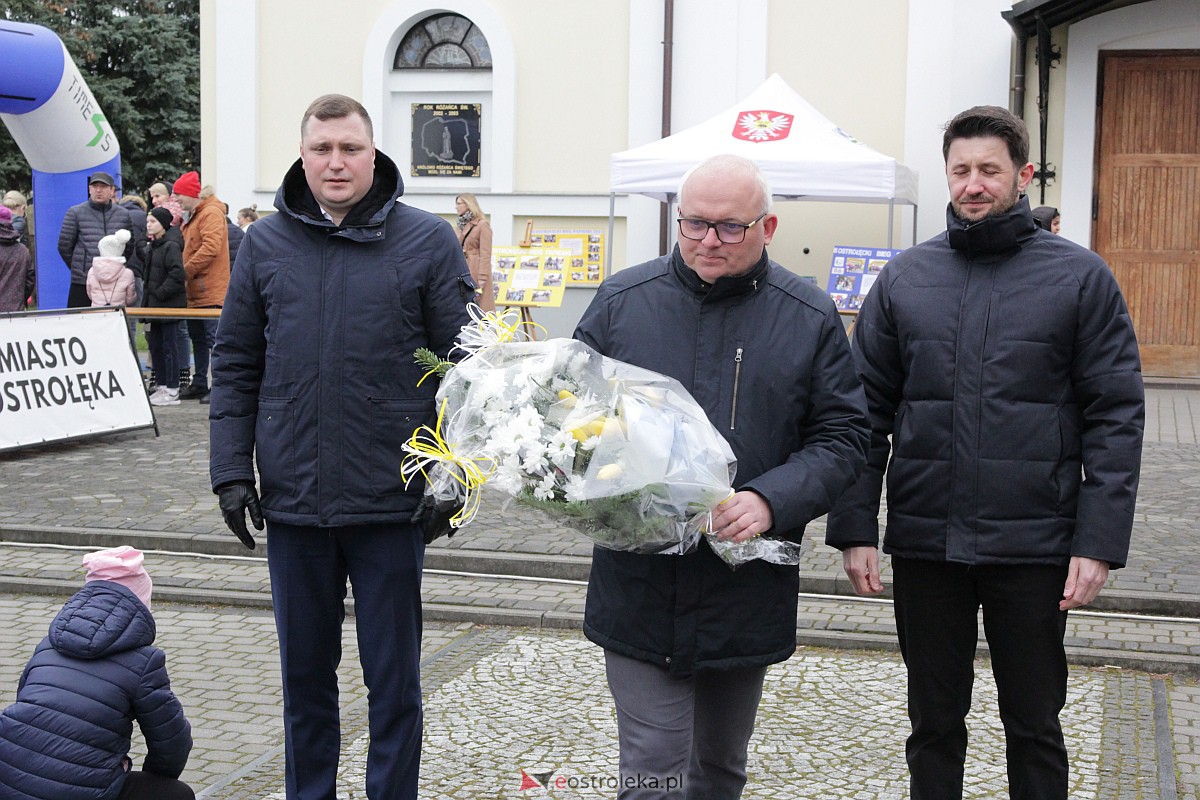 Samorządowcy z Ostrołęki w hołdzie Papieżowi Polakowi [02.04.2023] - zdjęcie #2 - eOstroleka.pl