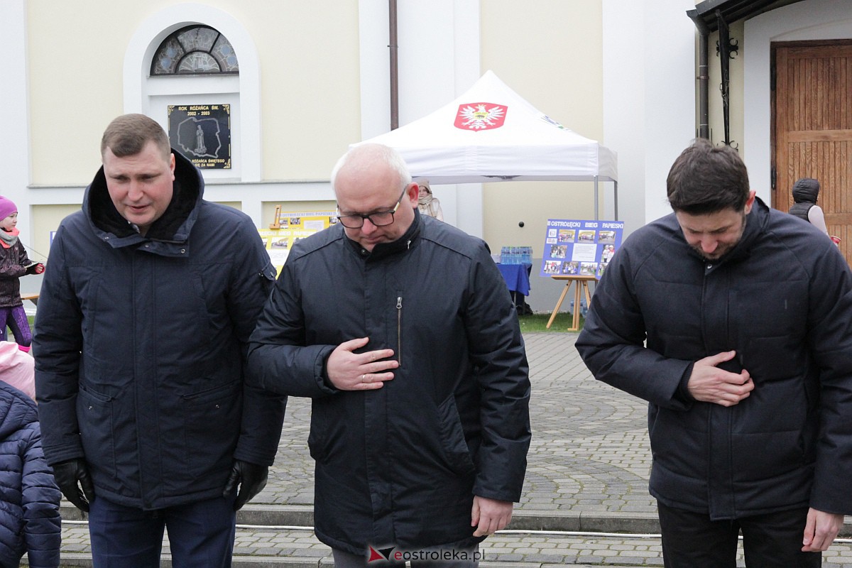Samorządowcy z Ostrołęki w hołdzie Papieżowi Polakowi [02.04.2023] - zdjęcie #1 - eOstroleka.pl