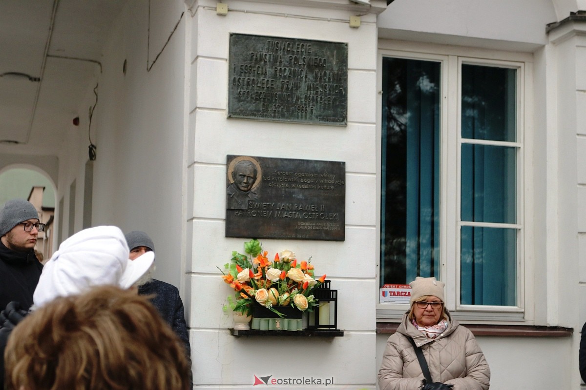 Ostrołęka oddała hołd Janowi Pawłowi II [02.04.2023] - zdjęcie #68 - eOstroleka.pl