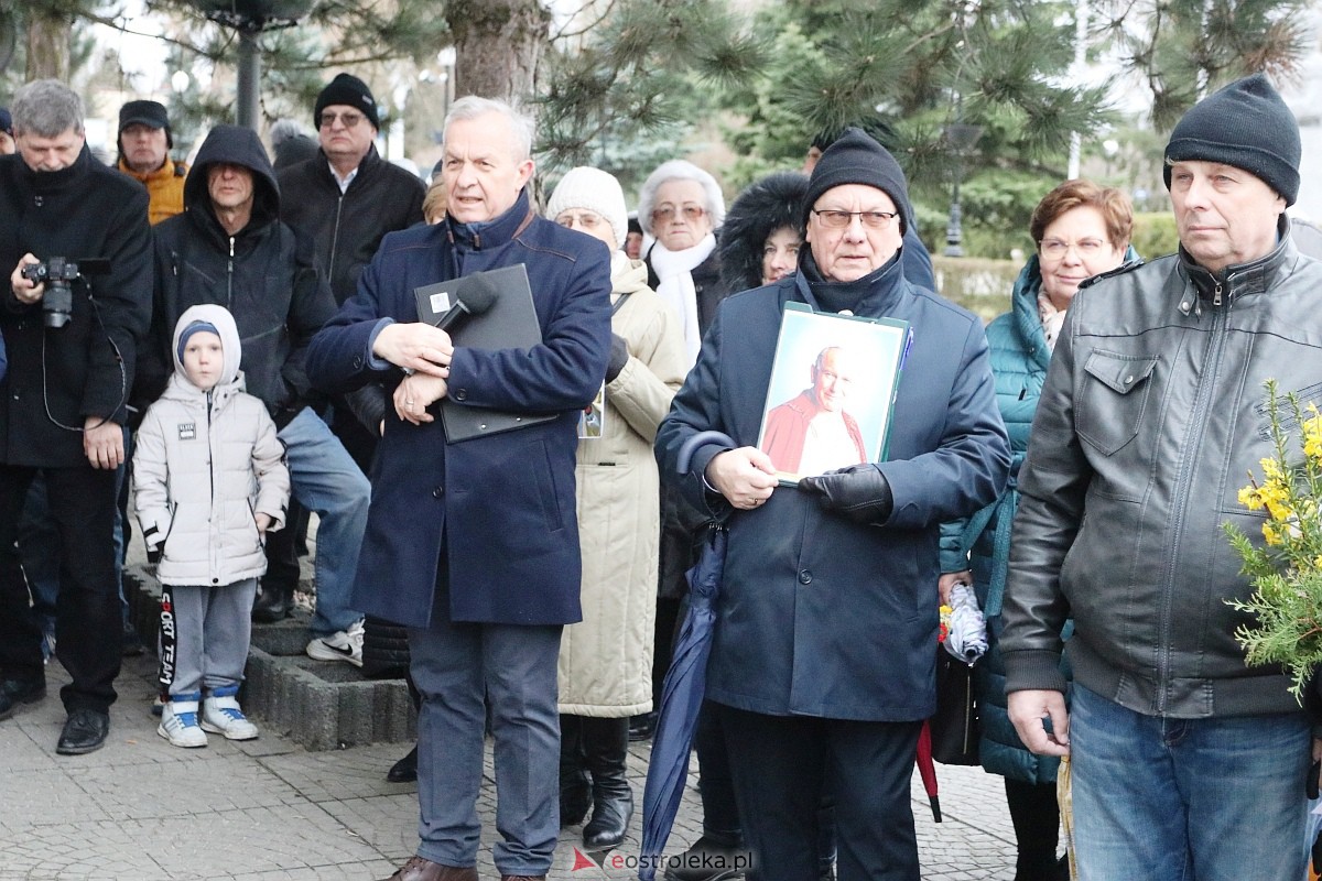 Ostrołęka oddała hołd Janowi Pawłowi II [02.04.2023] - zdjęcie #63 - eOstroleka.pl