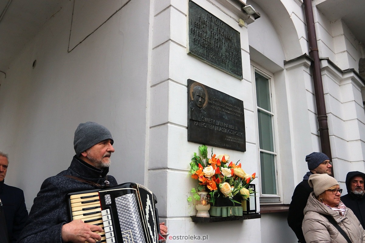Ostrołęka oddała hołd Janowi Pawłowi II [02.04.2023] - zdjęcie #60 - eOstroleka.pl