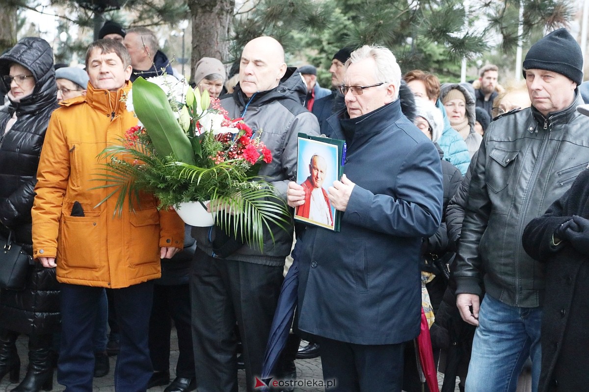 Ostrołęka oddała hołd Janowi Pawłowi II [02.04.2023] - zdjęcie #48 - eOstroleka.pl
