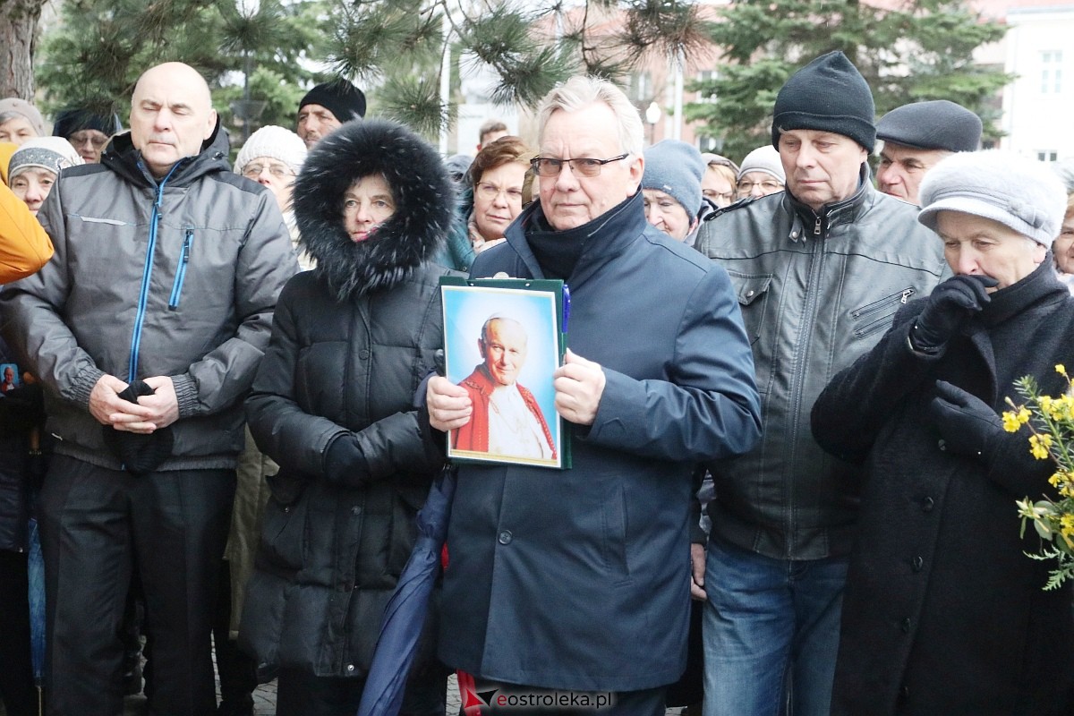 Ostrołęka oddała hołd Janowi Pawłowi II [02.04.2023] - zdjęcie #41 - eOstroleka.pl