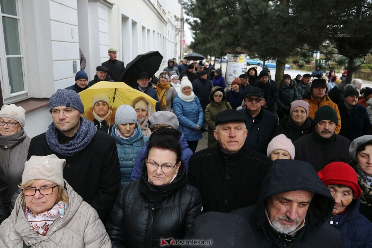 Ostrołęka oddała hołd Janowi Pawłowi II [02.04.2023] - zdjęcie #36 - eOstroleka.pl