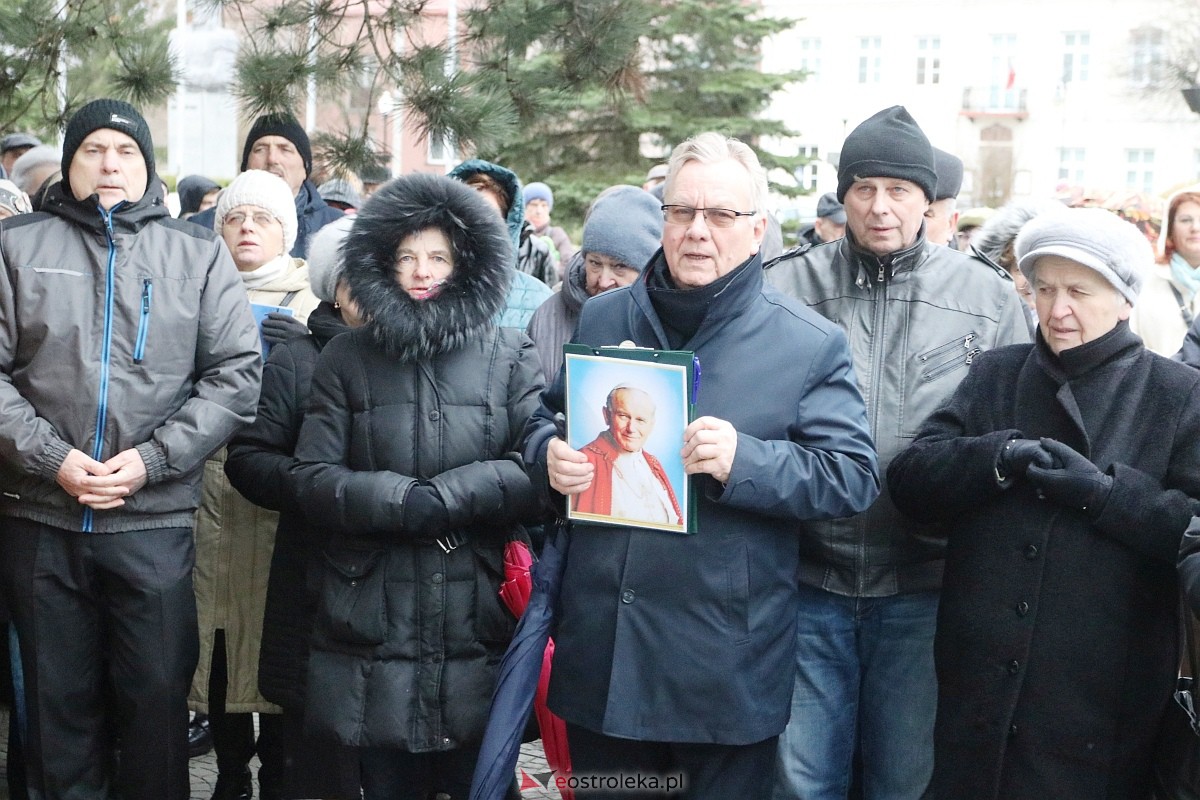 Ostrołęka oddała hołd Janowi Pawłowi II [02.04.2023] - zdjęcie #34 - eOstroleka.pl