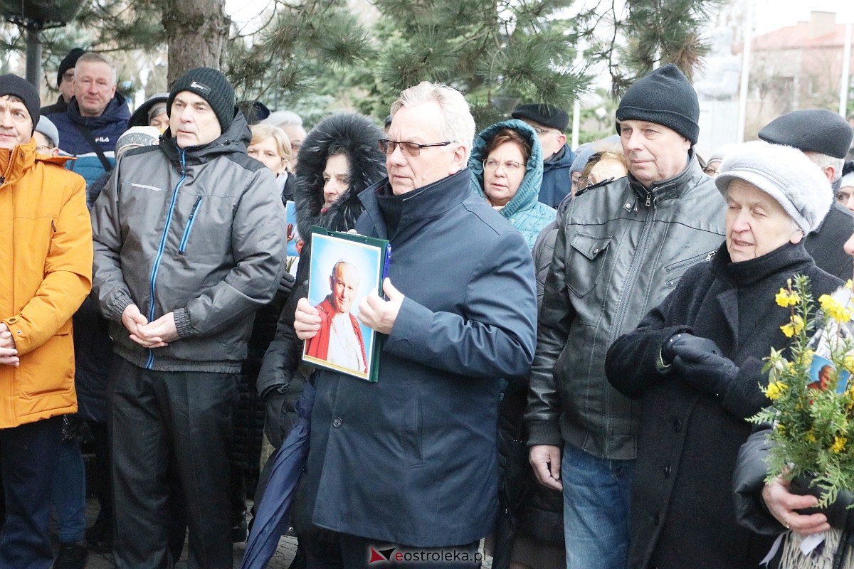 Ostrołęka oddała hołd Janowi Pawłowi II [02.04.2023] - zdjęcie #31 - eOstroleka.pl