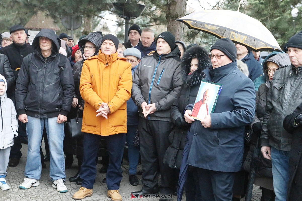 Ostrołęka oddała hołd Janowi Pawłowi II [02.04.2023] - zdjęcie #18 - eOstroleka.pl