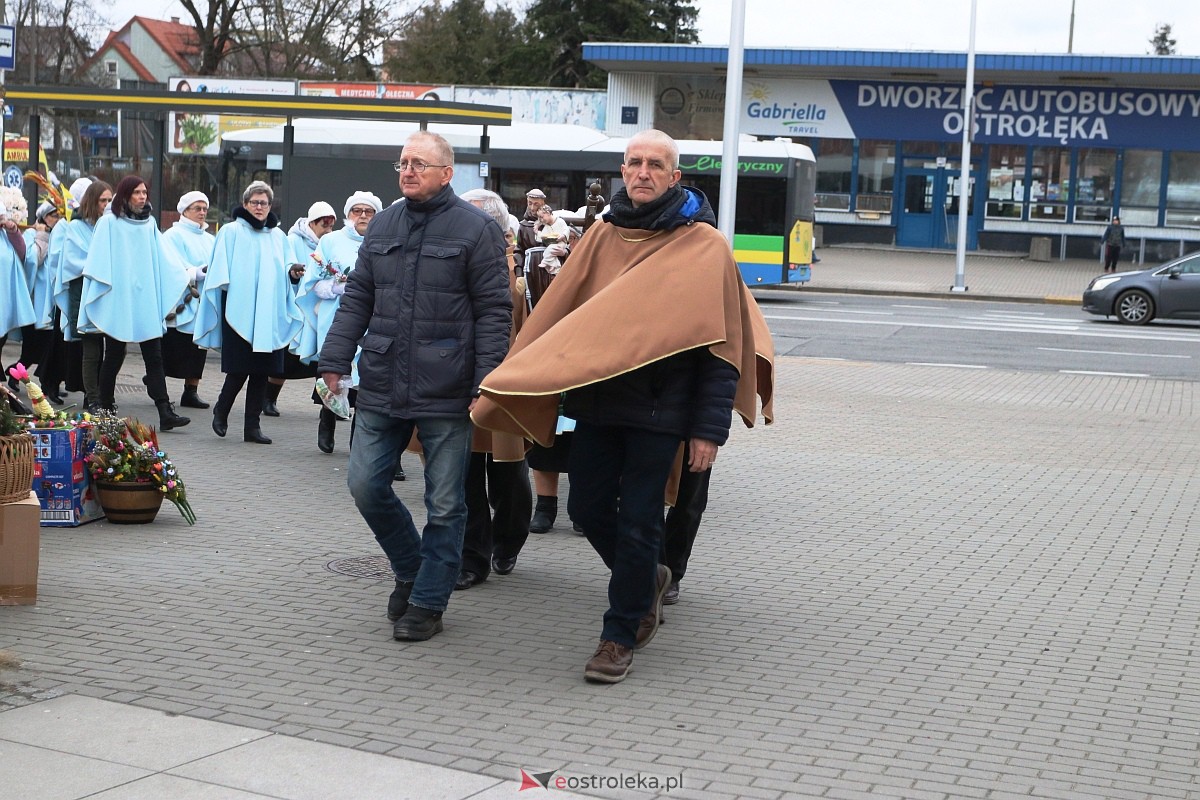 Biały Marsz w hołdzie Janowi Pawłowi II w sanktuarium św. Antoniego [02.04.2023] - zdjęcie #36 - eOstroleka.pl
