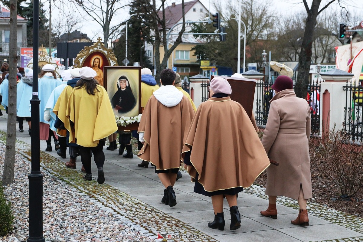 Biały Marsz w hołdzie Janowi Pawłowi II w sanktuarium św. Antoniego [02.04.2023] - zdjęcie #35 - eOstroleka.pl