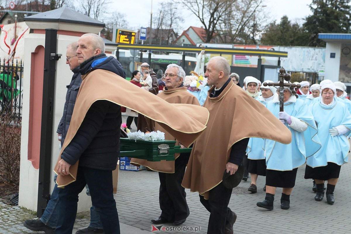 Biały Marsz w hołdzie Janowi Pawłowi II w sanktuarium św. Antoniego [02.04.2023] - zdjęcie #34 - eOstroleka.pl