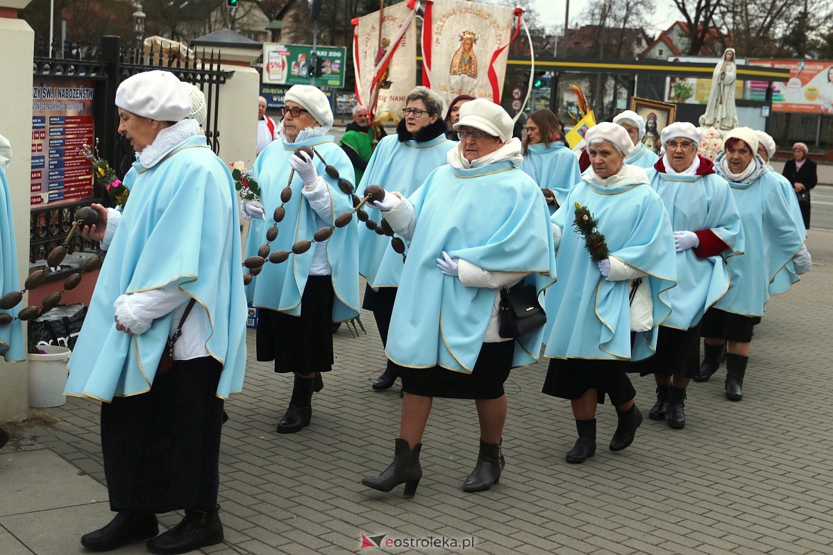 Biały Marsz w hołdzie Janowi Pawłowi II w sanktuarium św. Antoniego [02.04.2023] - zdjęcie #31 - eOstroleka.pl