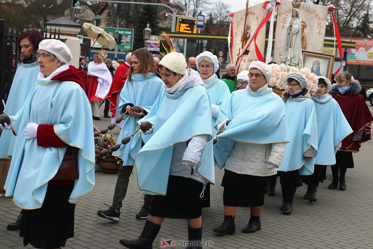 Biały Marsz w hołdzie Janowi Pawłowi II w sanktuarium św. Antoniego [02.04.2023] - zdjęcie #27 - eOstroleka.pl