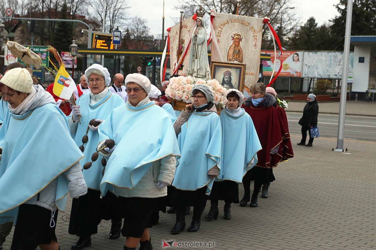 Biały Marsz w hołdzie Janowi Pawłowi II w sanktuarium św. Antoniego [02.04.2023] - zdjęcie #15 - eOstroleka.pl