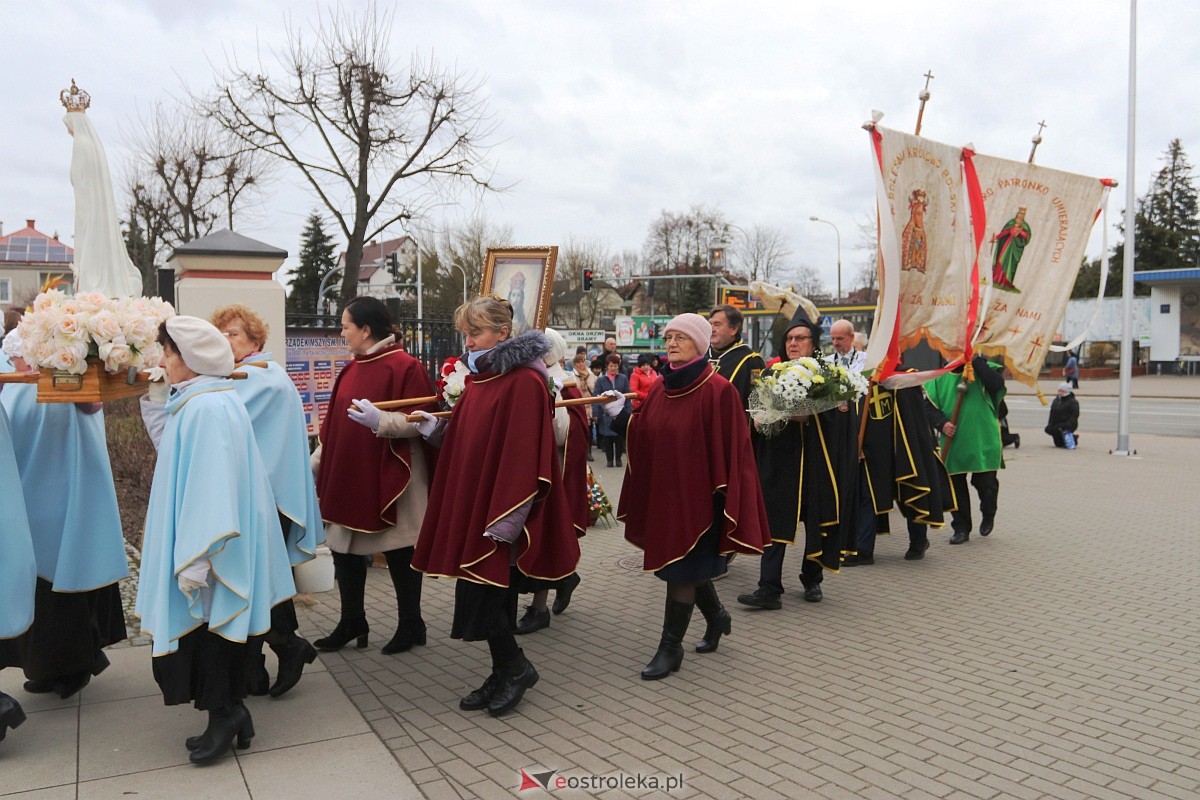 Biały Marsz w hołdzie Janowi Pawłowi II w sanktuarium św. Antoniego [02.04.2023] - zdjęcie #25 - eOstroleka.pl