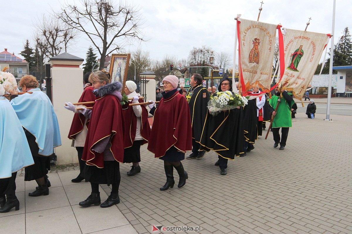 Biały Marsz w hołdzie Janowi Pawłowi II w sanktuarium św. Antoniego [02.04.2023] - zdjęcie #24 - eOstroleka.pl
