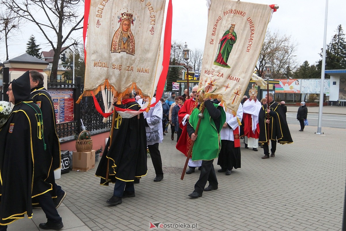 Biały Marsz w hołdzie Janowi Pawłowi II w sanktuarium św. Antoniego [02.04.2023] - zdjęcie #22 - eOstroleka.pl