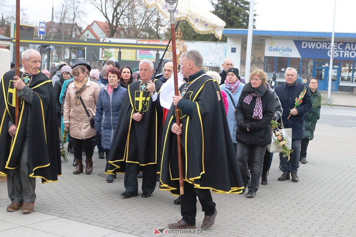 Biały Marsz w hołdzie Janowi Pawłowi II w sanktuarium św. Antoniego [02.04.2023] - zdjęcie #20 - eOstroleka.pl