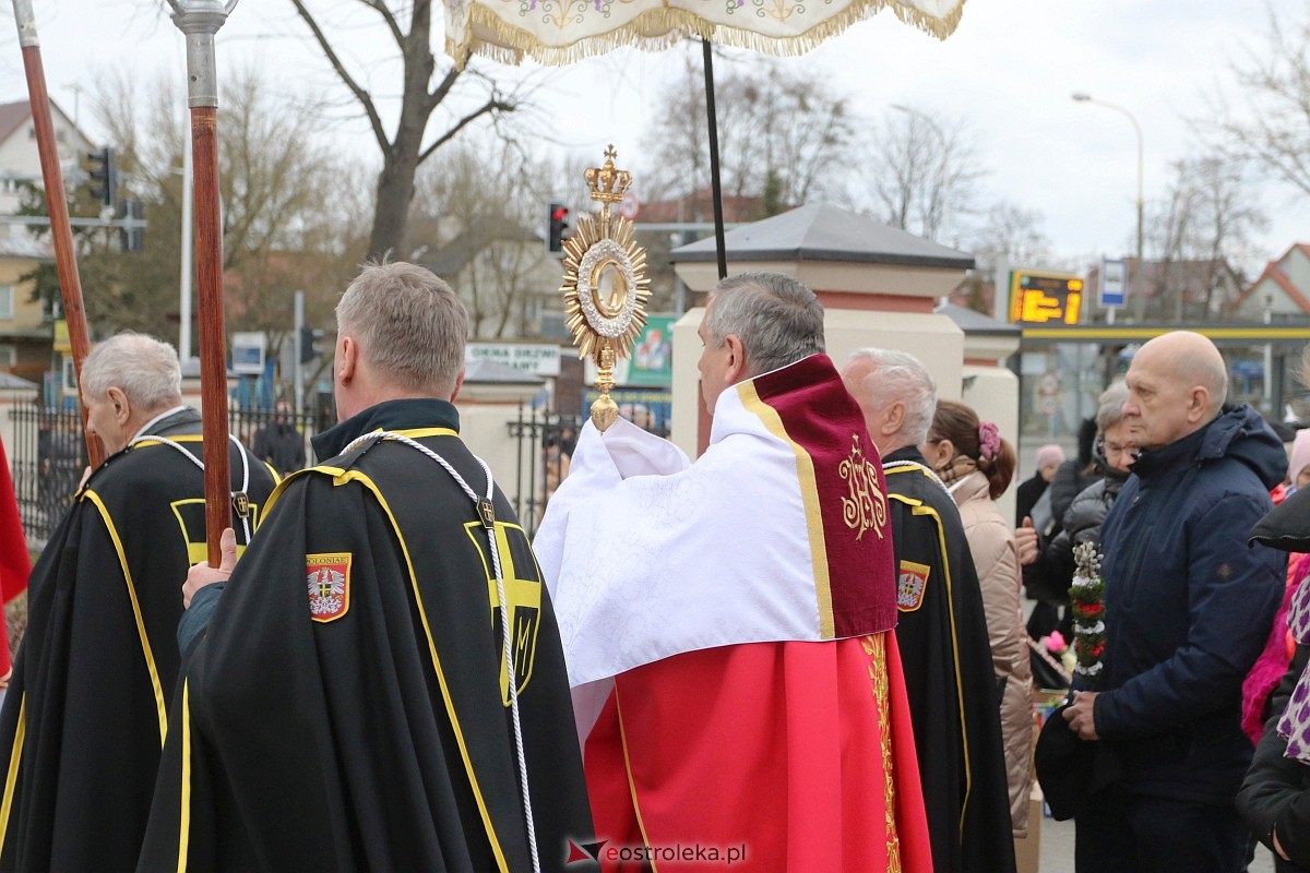 Biały Marsz w hołdzie Janowi Pawłowi II w sanktuarium św. Antoniego [02.04.2023] - zdjęcie #18 - eOstroleka.pl