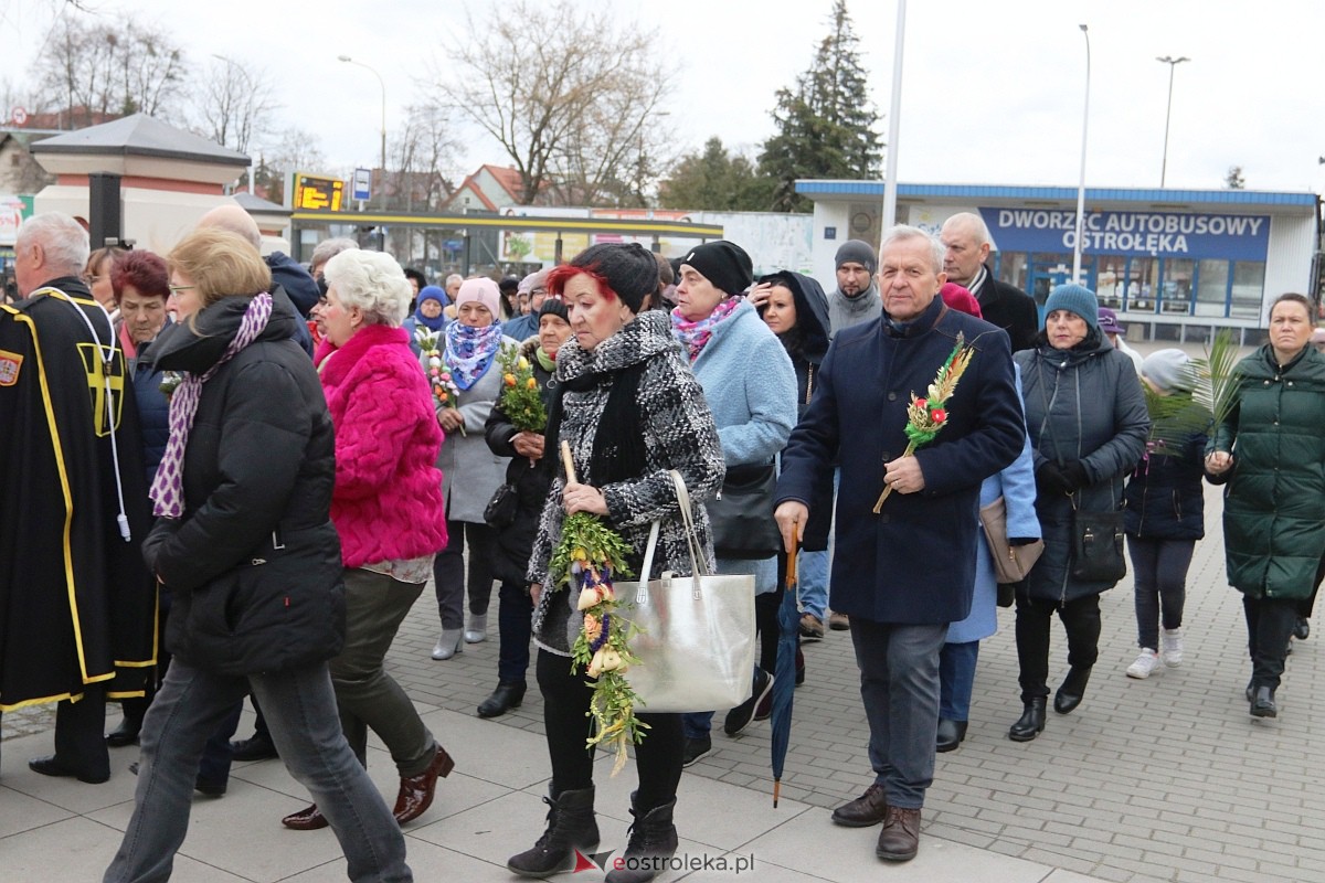 Biały Marsz w hołdzie Janowi Pawłowi II w sanktuarium św. Antoniego [02.04.2023] - zdjęcie #17 - eOstroleka.pl