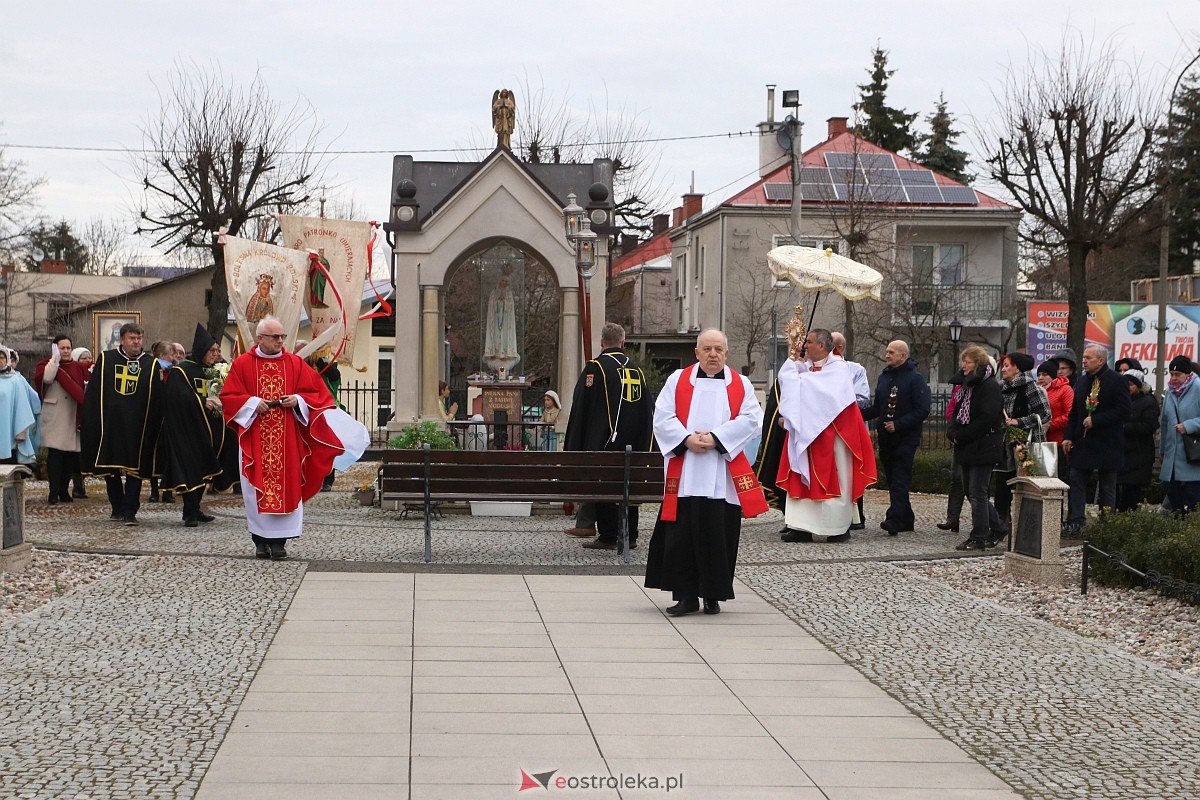 Biały Marsz w hołdzie Janowi Pawłowi II w sanktuarium św. Antoniego [02.04.2023] - zdjęcie #15 - eOstroleka.pl
