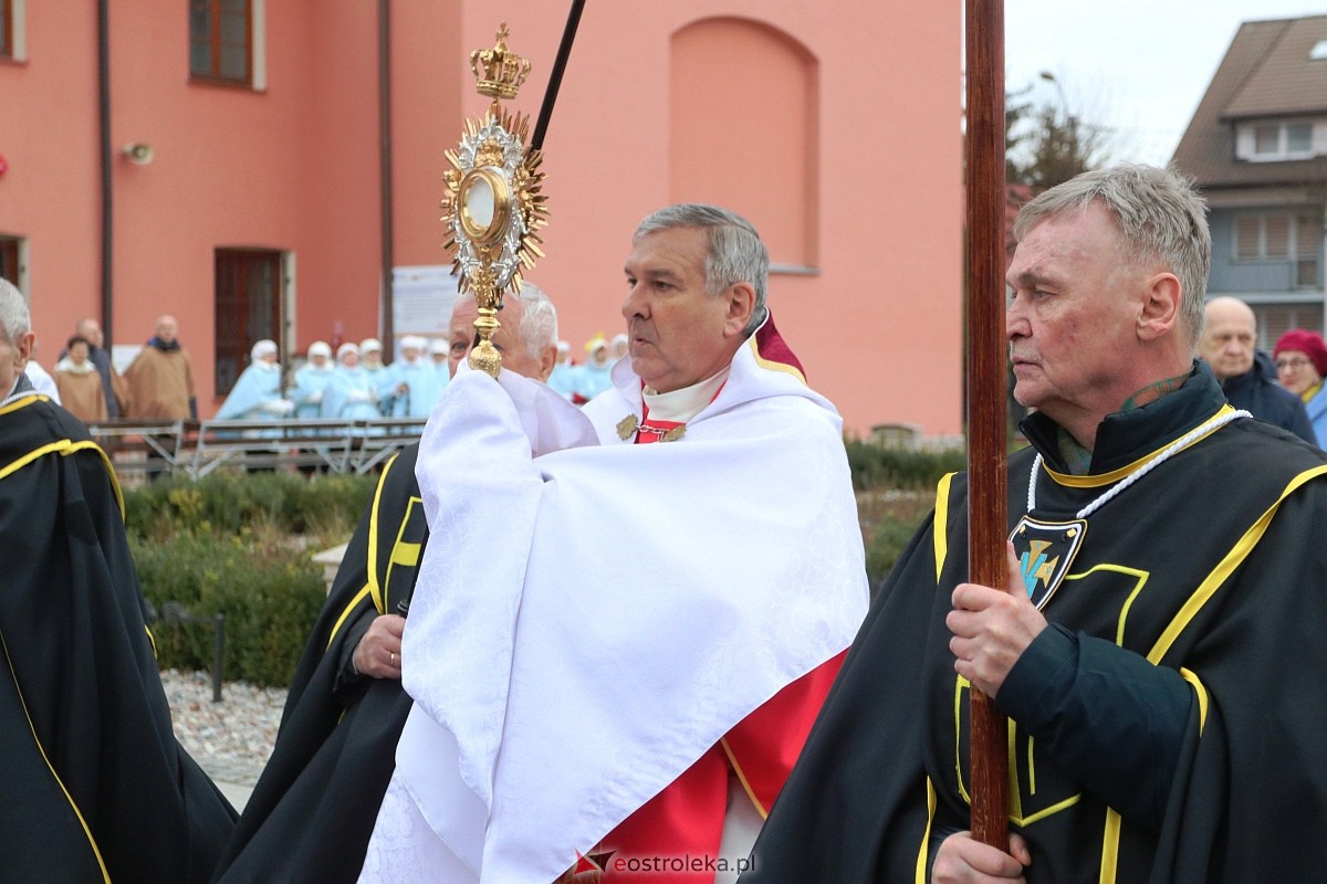 Biały Marsz w hołdzie Janowi Pawłowi II w sanktuarium św. Antoniego [02.04.2023] - zdjęcie #13 - eOstroleka.pl