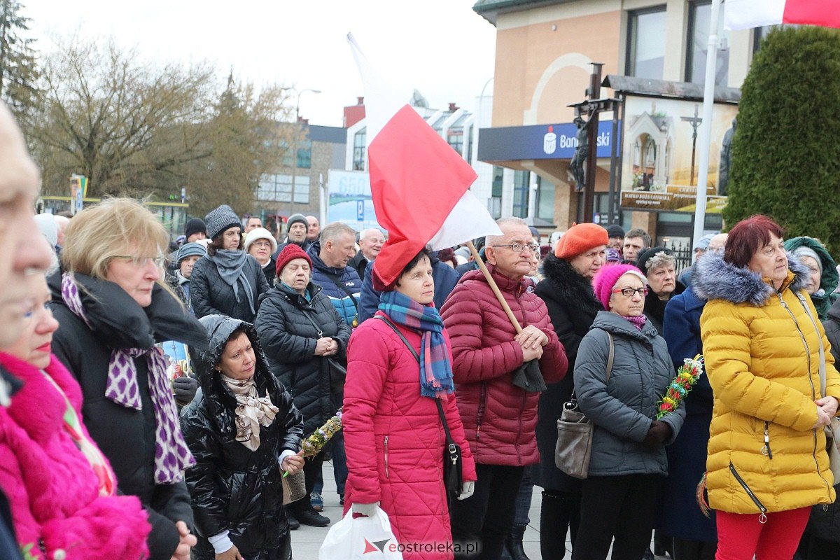 Biały Marsz w hołdzie Janowi Pawłowi II w sanktuarium św. Antoniego [02.04.2023] - zdjęcie #10 - eOstroleka.pl