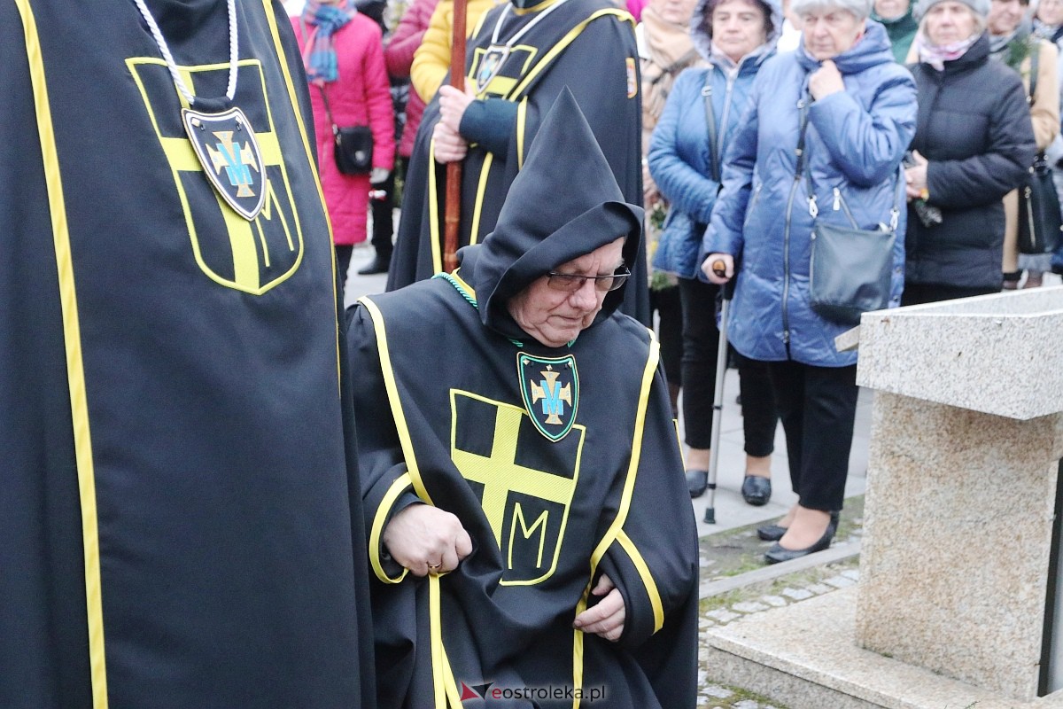 Biały Marsz w hołdzie Janowi Pawłowi II w sanktuarium św. Antoniego [02.04.2023] - zdjęcie #4 - eOstroleka.pl