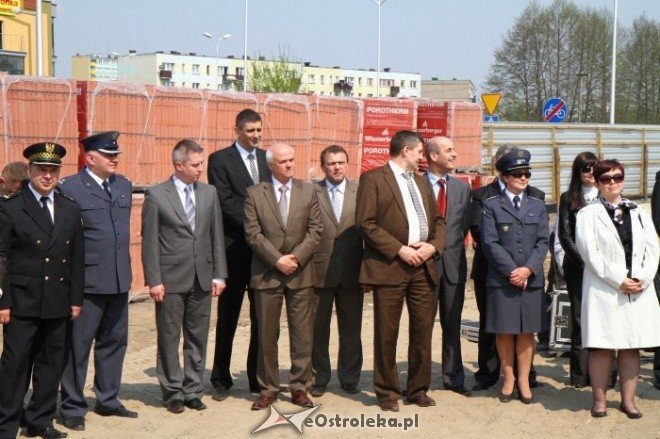 wmurowanie aktu erekcyjnego pod KMP (28.04.2011) - zdjęcie #27 - eOstroleka.pl