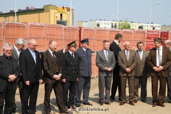 wmurowanie aktu erekcyjnego pod KMP (28.04.2011) - zdjęcie #26 - eOstroleka.pl