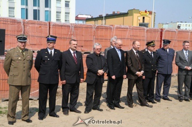 wmurowanie aktu erekcyjnego pod KMP (28.04.2011) - zdjęcie #25 - eOstroleka.pl
