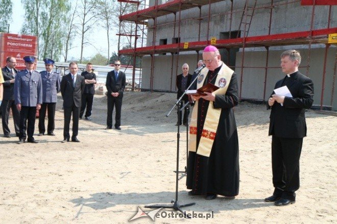 wmurowanie aktu erekcyjnego pod KMP (28.04.2011) - zdjęcie #18 - eOstroleka.pl