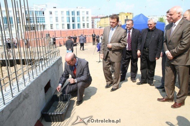 wmurowanie aktu erekcyjnego pod KMP (28.04.2011) - zdjęcie #27 - eOstroleka.pl