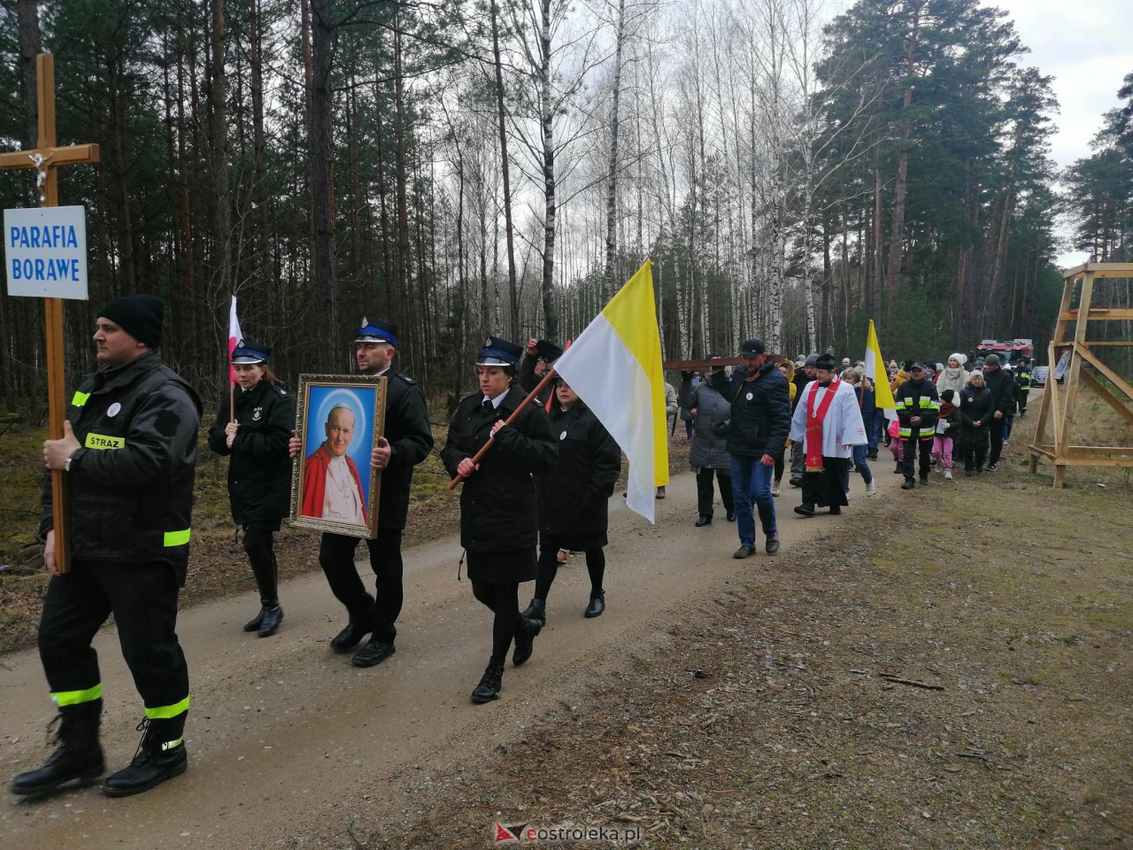 Droga krzyżowa w Kamiance [03.04.2023] - zdjęcie #6 - eOstroleka.pl