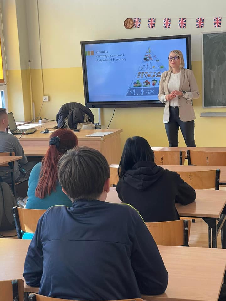 „Trzymaj Formę” w Szkole Podstawowej nr 2  - zdjęcie #10 - eOstroleka.pl