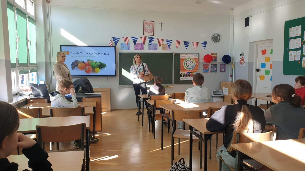 „Trzymaj Formę” w Szkole Podstawowej nr 2  - zdjęcie #9 - eOstroleka.pl