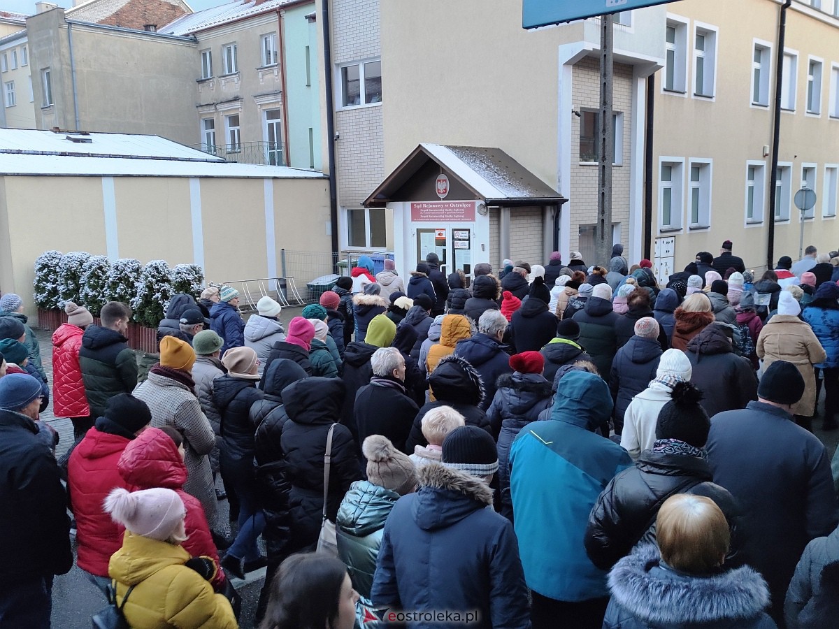 Droga Krzyżowa w parafii pw. Nawiedzenia NMP w Ostrołęce [04.04.2023] - zdjęcie #1 - eOstroleka.pl