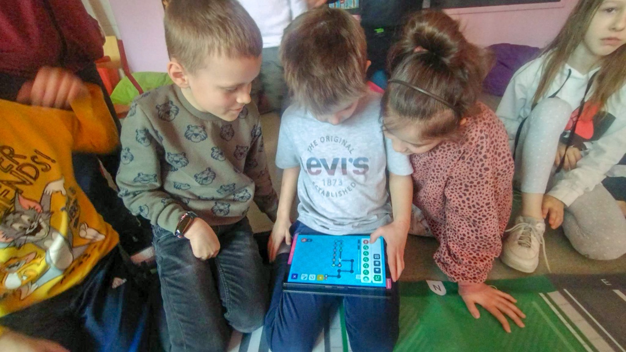 Nauka programowania w SP 10 w Ostrołęce [05.04.2023] - zdjęcie #14 - eOstroleka.pl