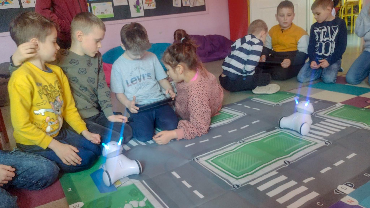 Nauka programowania w SP 10 w Ostrołęce [05.04.2023] - zdjęcie #6 - eOstroleka.pl