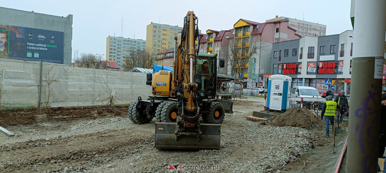 Ruszyła budowa uliczki dojazdowej na tzw. “piaskach” w centrum Ostrołęki [06.04.2023] - zdjęcie #6 - eOstroleka.pl