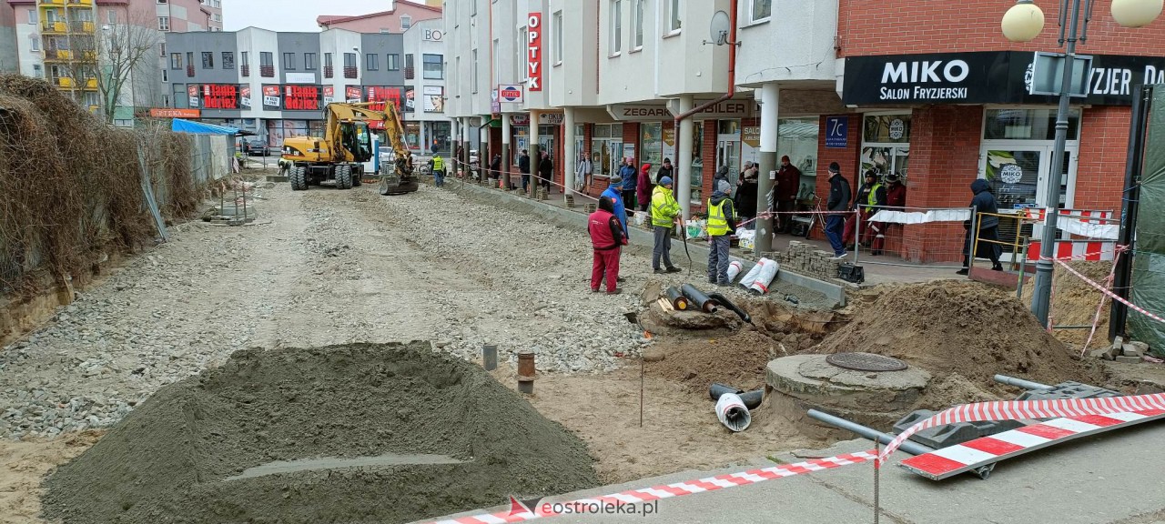 Ruszyła budowa uliczki dojazdowej na tzw. “piaskach” w centrum Ostrołęki [06.04.2023] - zdjęcie #5 - eOstroleka.pl