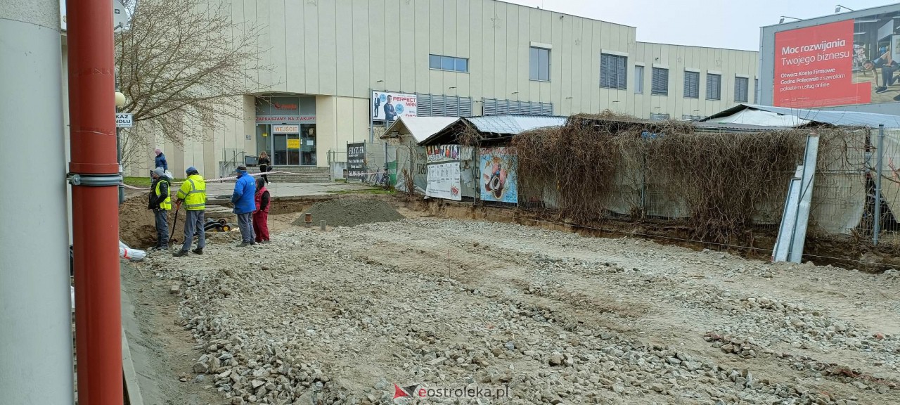 Ruszyła budowa uliczki dojazdowej na tzw. “piaskach” w centrum Ostrołęki [06.04.2023] - zdjęcie #3 - eOstroleka.pl