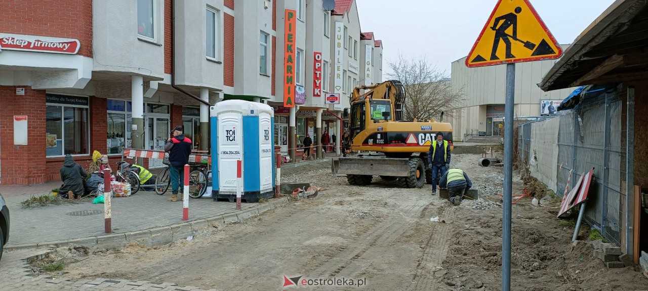 Ruszyła budowa uliczki dojazdowej na tzw. “piaskach” w centrum Ostrołęki [06.04.2023] - zdjęcie #6 - eOstroleka.pl