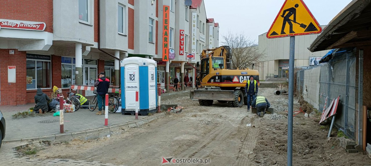 Ruszyła budowa uliczki dojazdowej na tzw. “piaskach” w centrum Ostrołęki [06.04.2023] - zdjęcie #1 - eOstroleka.pl
